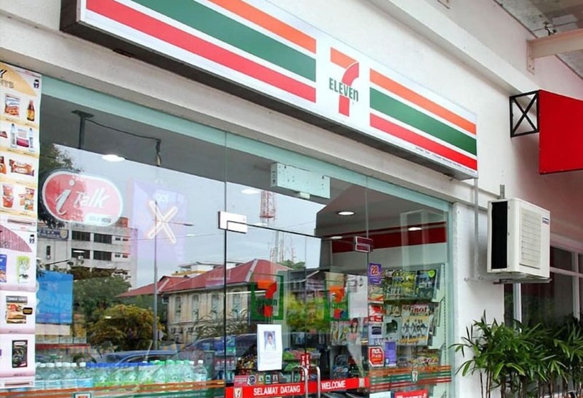 Food District Hostel Cebu Central