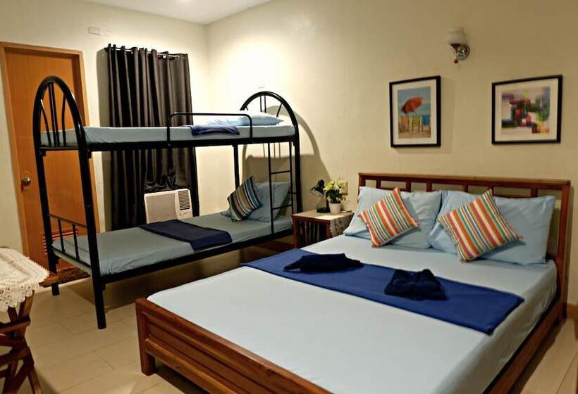 Food District Hostel Cebu Central