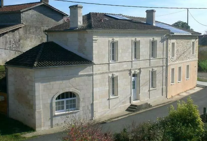 Aamiaismajoitus (B&B) Chambres D Hôtes Le Bourdieu