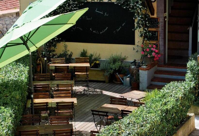 住宿加早餐  The Frogs  House   Yoga Retreat