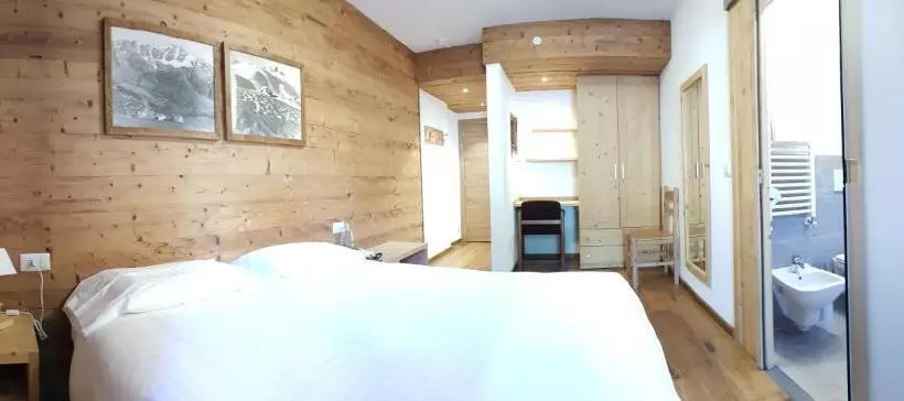 ホテル Albergo Soldanella