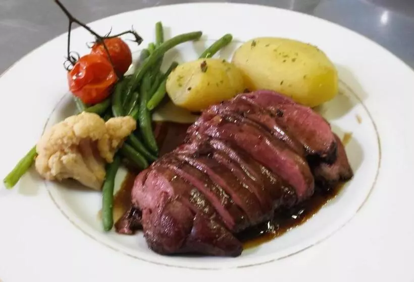 Hotelli Hôtel Restaurant De L île