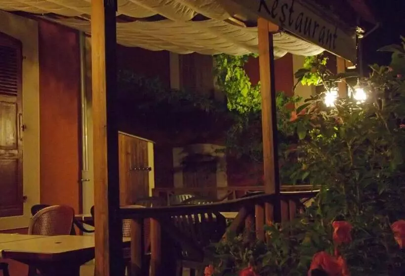 Hotelli Hôtel Restaurant De L île