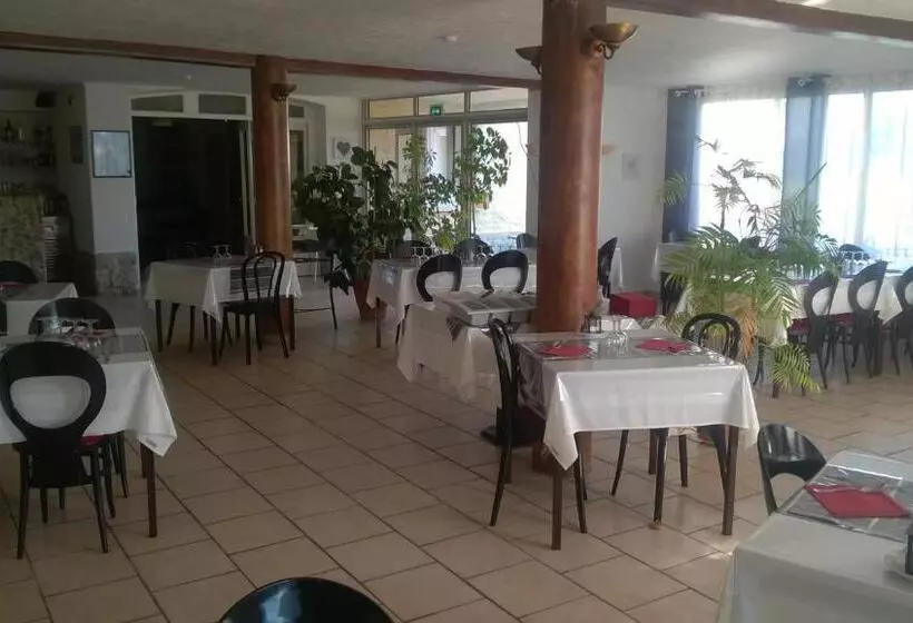 Hotelli Hôtel Restaurant Douce France