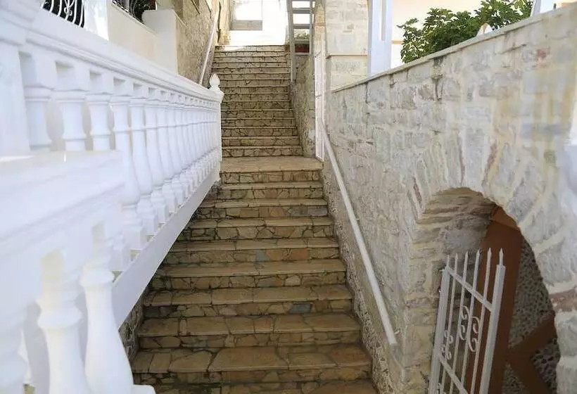 هتل Qeparo Napolon Complex