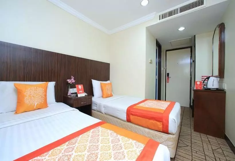 هتل Zen Rooms Raja Laut