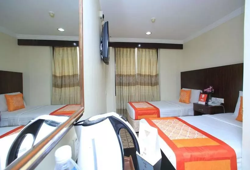 هتل Zen Rooms Raja Laut