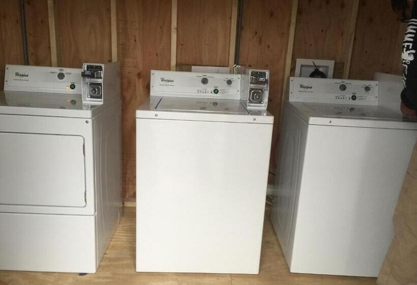 فندق على الطريق Apple Inn And Suites Cooperstown Area