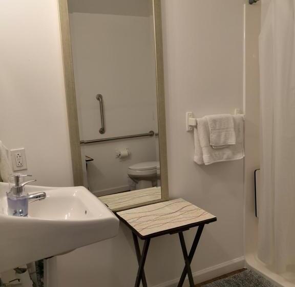 فندق على الطريق Apple Inn And Suites Cooperstown Area