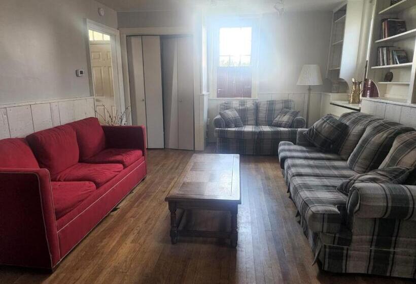 Spruce Lane Lodge And Cottages