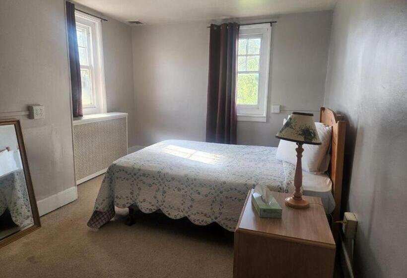 Spruce Lane Lodge And Cottages