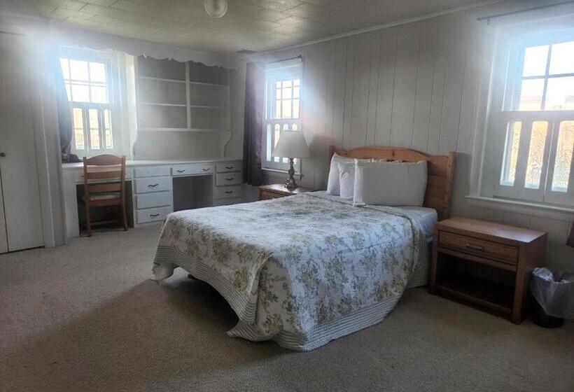 Spruce Lane Lodge And Cottages