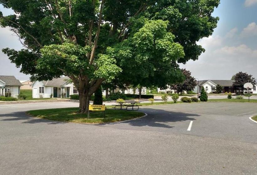 Spruce Lane Lodge And Cottages