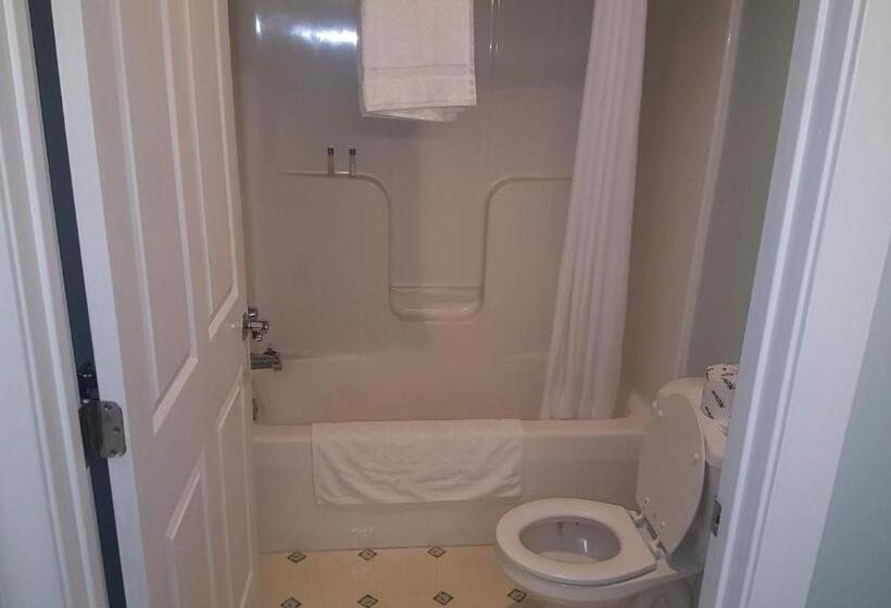 Spruce Lane Lodge And Cottages