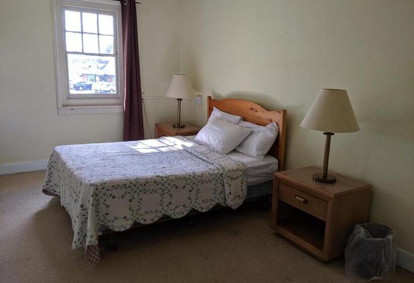 Spruce Lane Lodge And Cottages