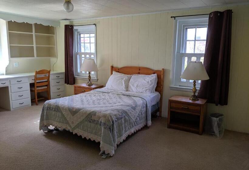 Spruce Lane Lodge And Cottages