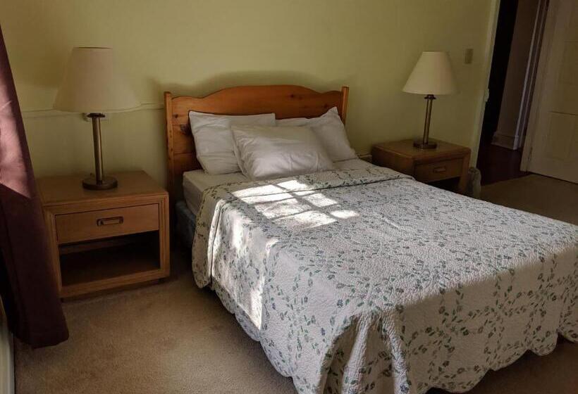 Spruce Lane Lodge And Cottages