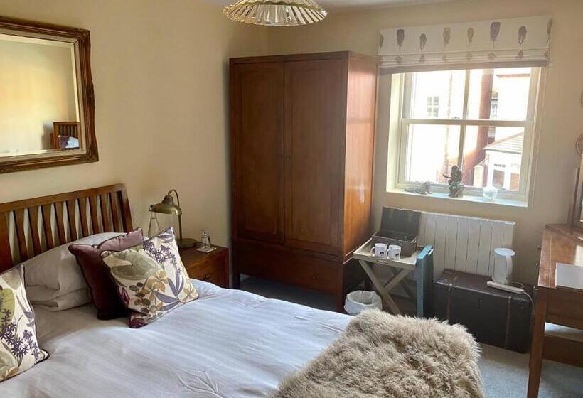 مبيت وإفطار Darwins Townhouse