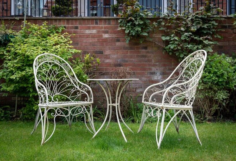 مبيت وإفطار Darwins Townhouse