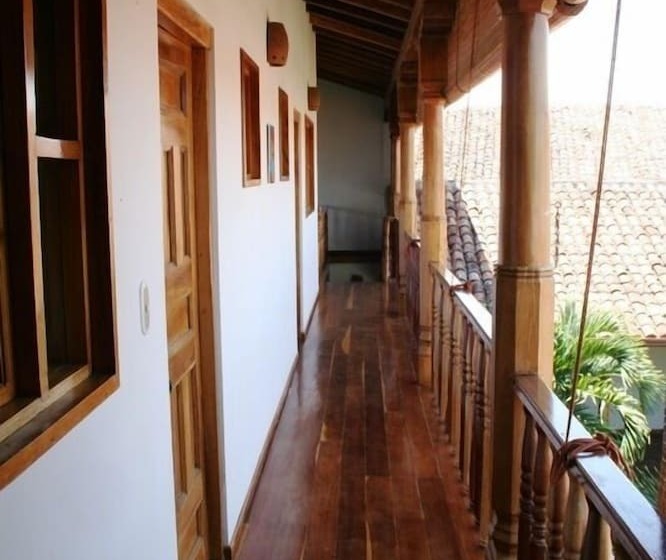 تختخواب و صبحانه Miss Margrits