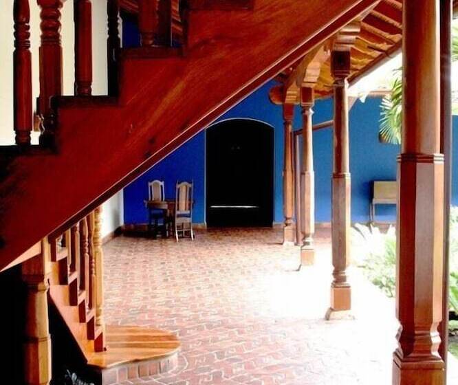 تختخواب و صبحانه Miss Margrits