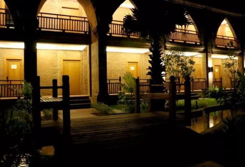 Famous Hotel Bagan
