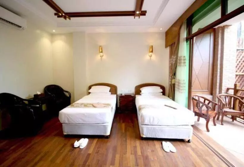 Famous Hotel Bagan