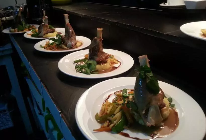 ペンション 44 On Ennis Guest Lodge And Restaurant   No Load Sheddding
