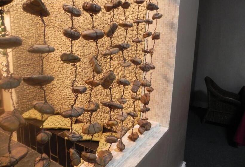 Пансион 44 On Ennis Guest Lodge And Restaurant   No Load Sheddding