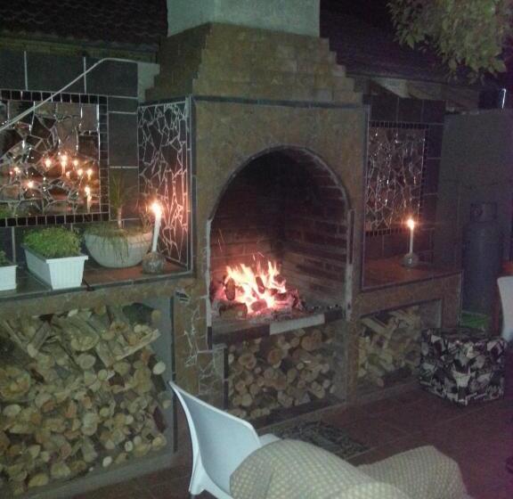 Пансион 44 On Ennis Guest Lodge And Restaurant   No Load Sheddding