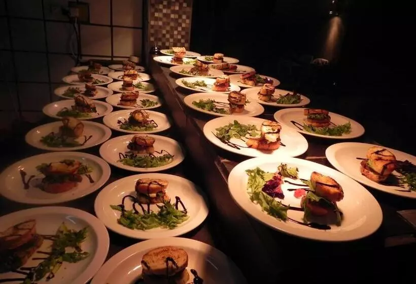 ペンション 44 On Ennis Guest Lodge And Restaurant   No Load Sheddding