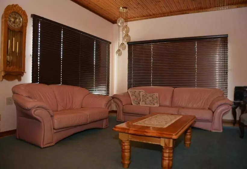 پانسیون Blue Crane Guest House Bloemfontein