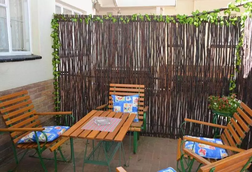 پانسیون Blue Crane Guest House Bloemfontein
