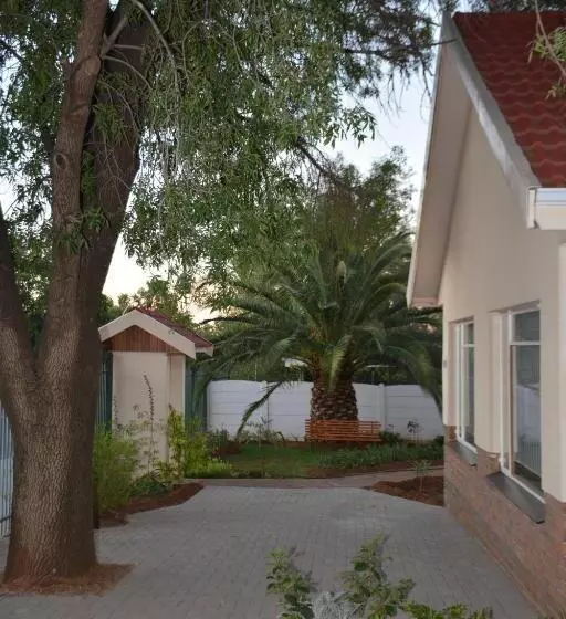 پانسیون Blue Crane Guest House Bloemfontein