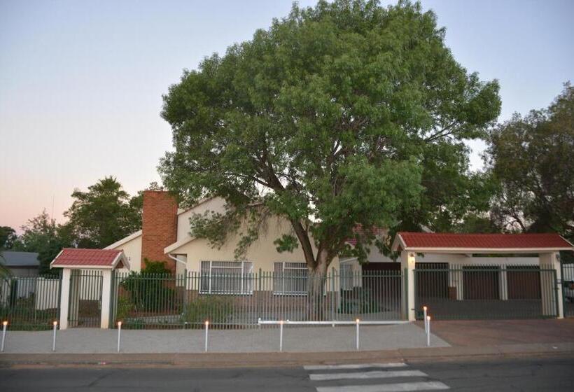 פנסיון Blue Crane Guest House Bloemfontein