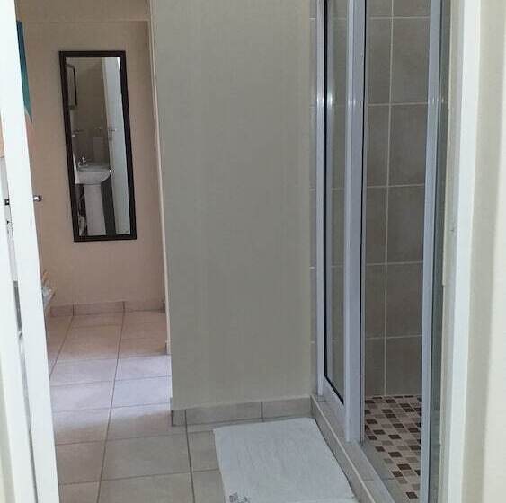 פנסיון Gecko Inn