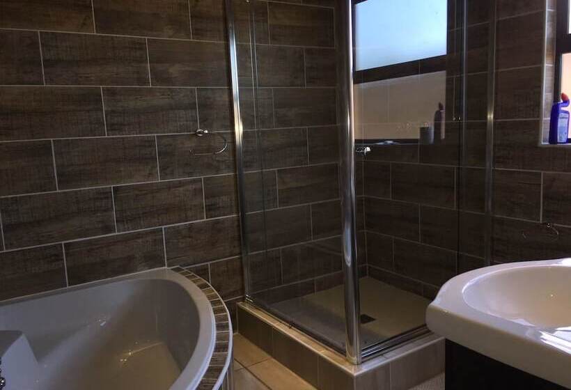 פנסיון Gecko Inn