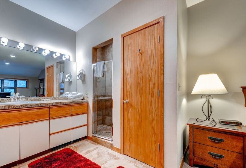 River Glen Condos By Crmr