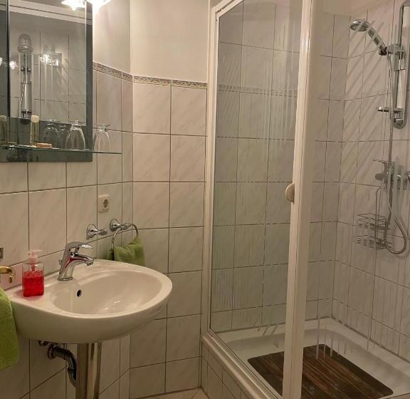 Aamiaismajoitus (B&B) Internat Schloss Spiegelberg