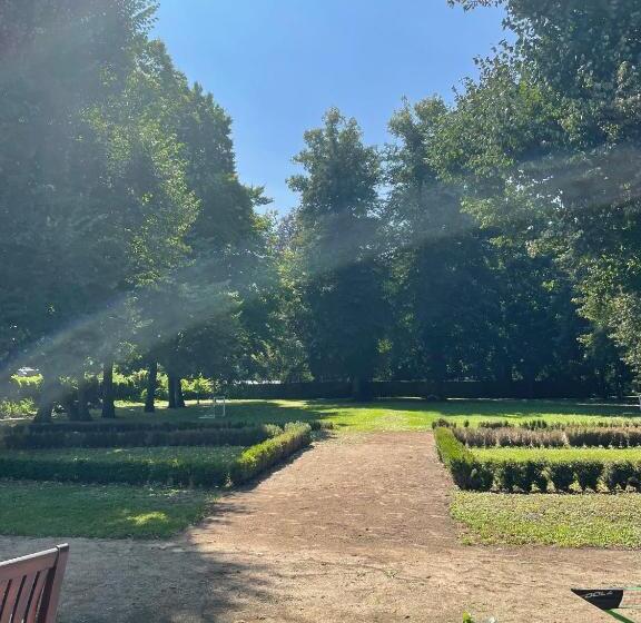 Aamiaismajoitus (B&B) Internat Schloss Spiegelberg