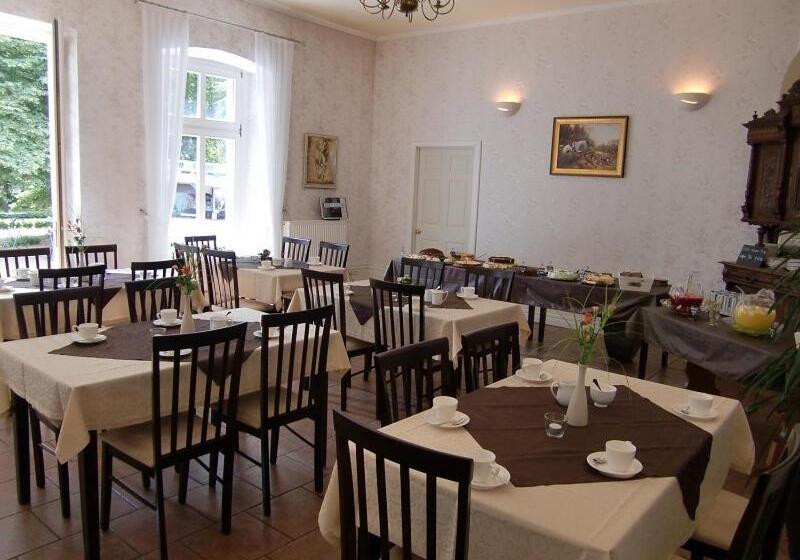 Aamiaismajoitus (B&B) Internat Schloss Spiegelberg