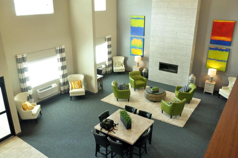 酒店 Brookstone Lodge & Suites