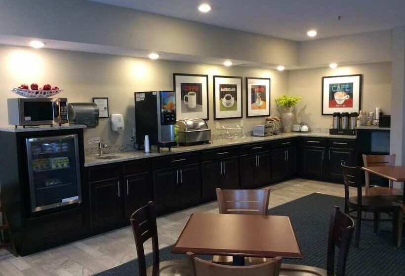 酒店 Brookstone Lodge & Suites