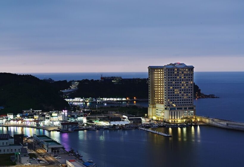 Отель Ramada By Wyndham Gangwon Sokcho