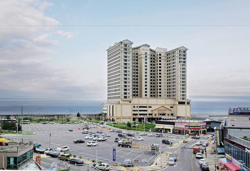 Отель Ramada By Wyndham Gangwon Sokcho