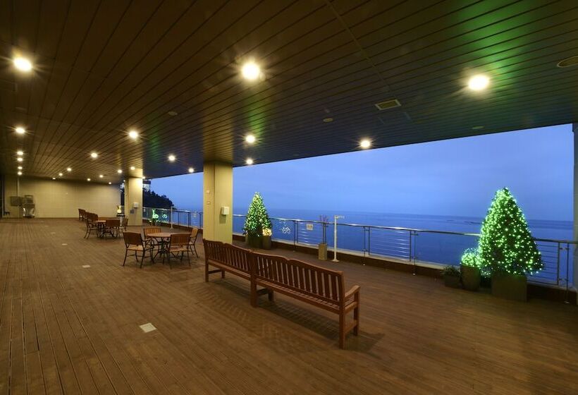 Отель Ramada By Wyndham Gangwon Sokcho