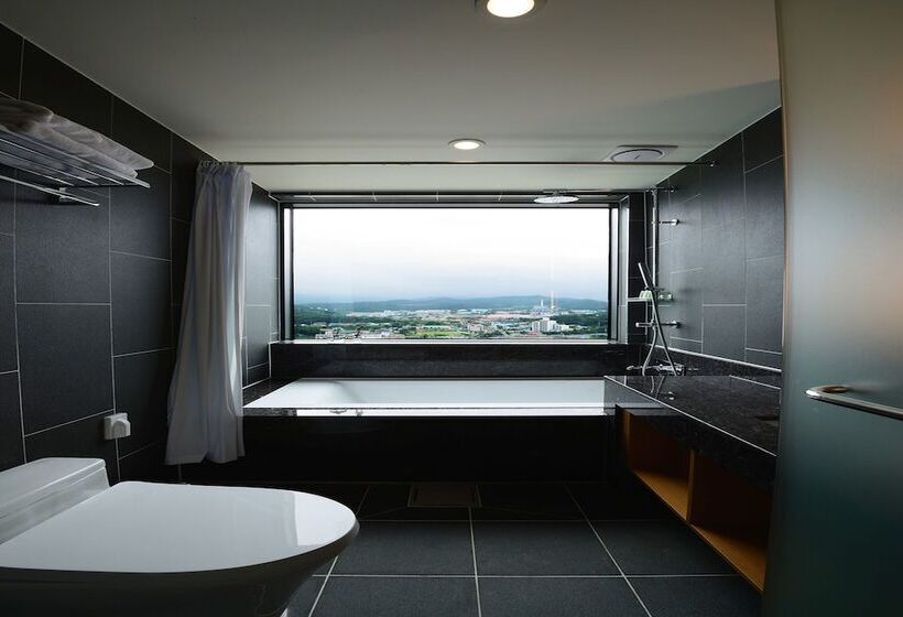 Отель Ramada By Wyndham Gangwon Sokcho