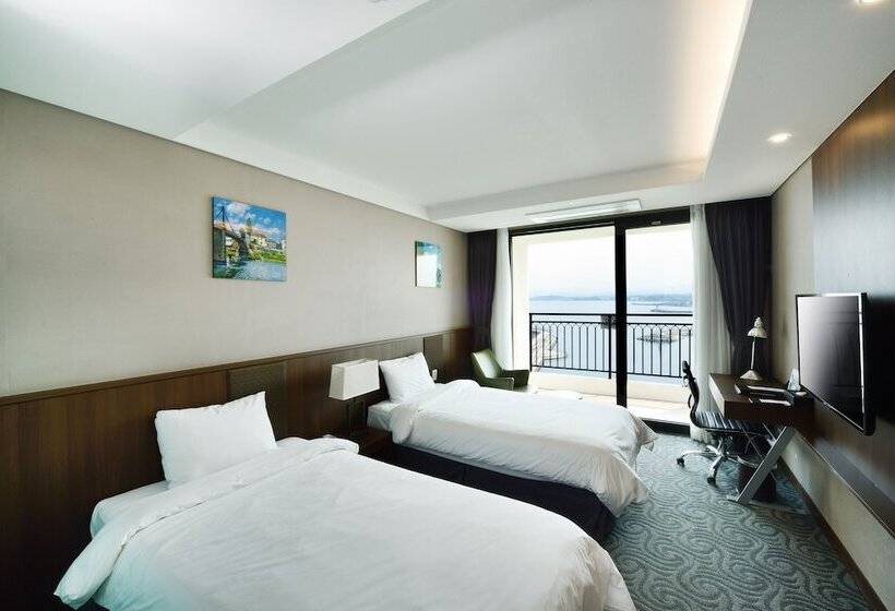 Отель Ramada By Wyndham Gangwon Sokcho