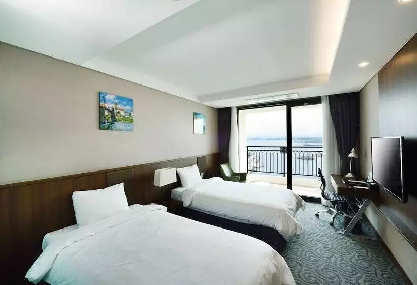 Hotelli Ramada By Wyndham Gangwon Sokcho