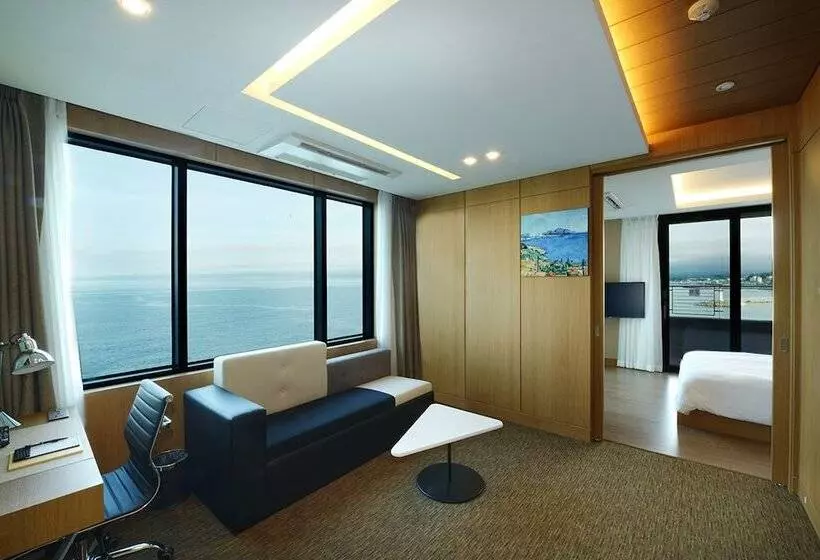 Hotelli Ramada By Wyndham Gangwon Sokcho